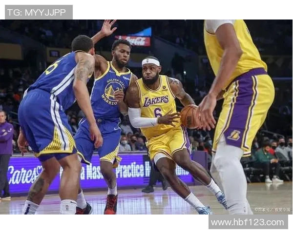 湖人对掘金的激烈对决回顾及比赛精彩瞬间分析